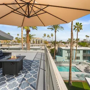 Micro With Balcony & Pool View - Walk To Ot , Scottsdale United States